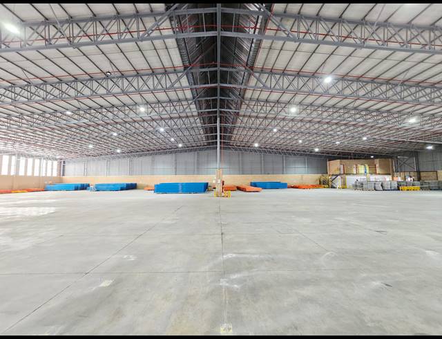 14,590M² WAREHOUSE TO LET IN NORTH RIDING